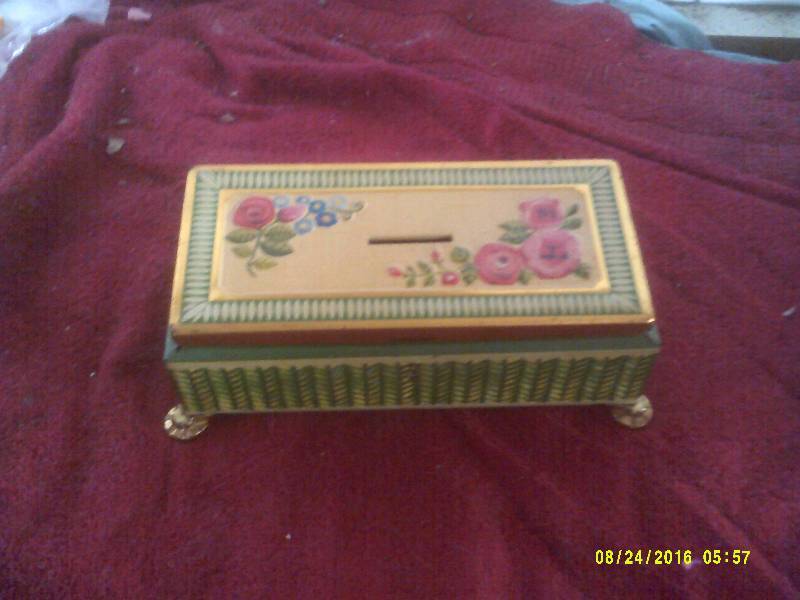 lot 10 image: ANTIQUE METAL KLENEX BOX