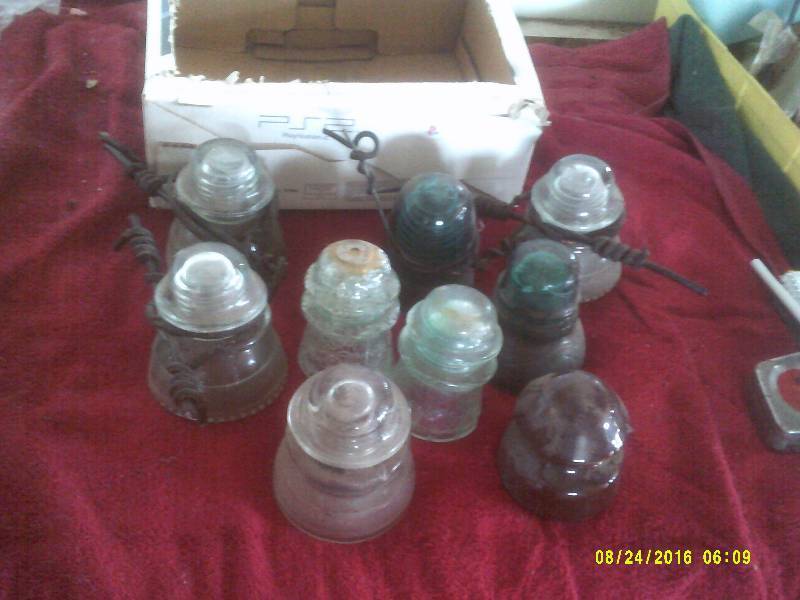 lot 14 image: VINTAGE GLASS INSULATORS