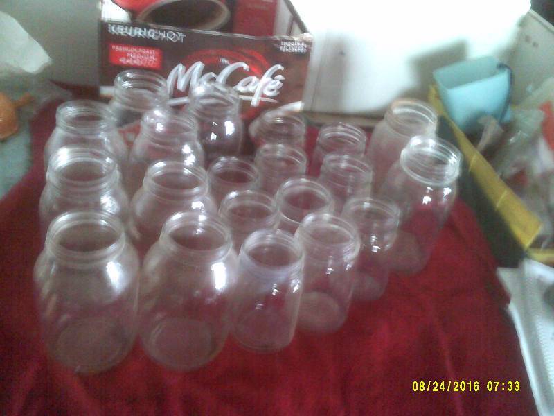 lot 16 image: 10 QT 10 PINT JARS