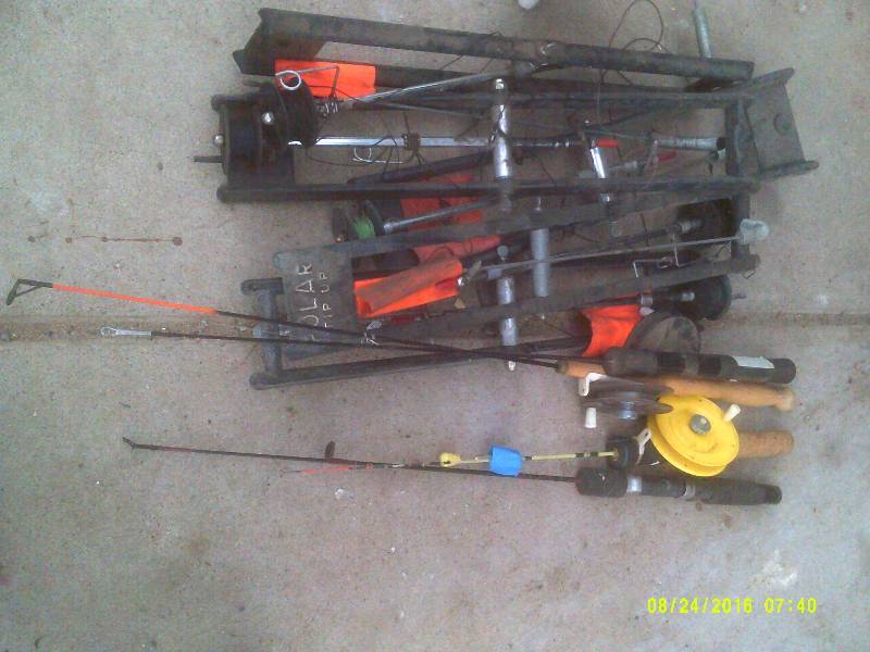 lot 18 image: TIP UPS AND RODS