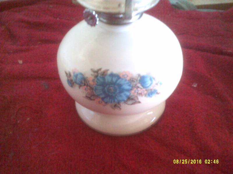lot 21 image: WHITE OIL LAMP