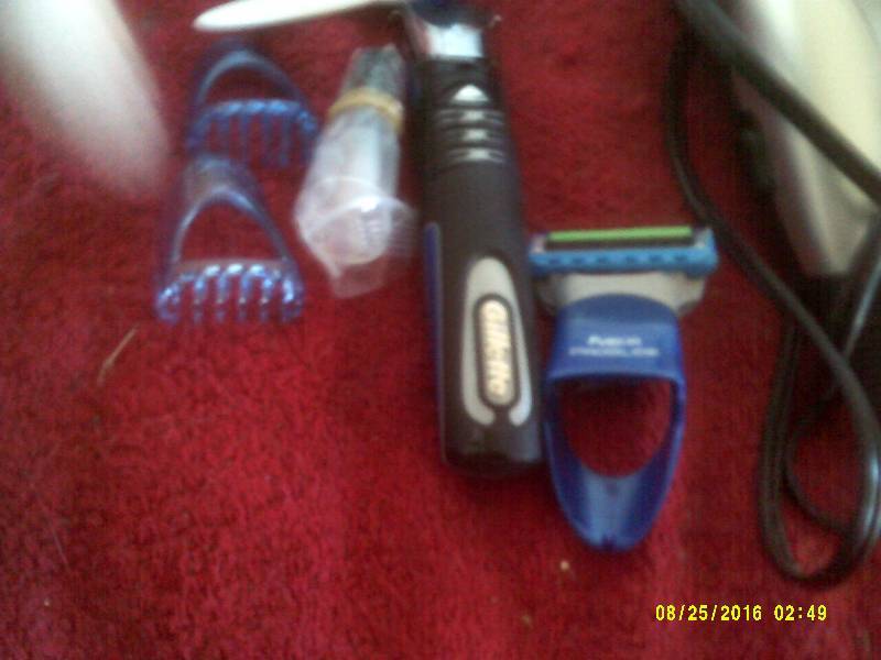 lot 22 image: 2 LG CLIPPERS 1 GILLETTE TRIMMER