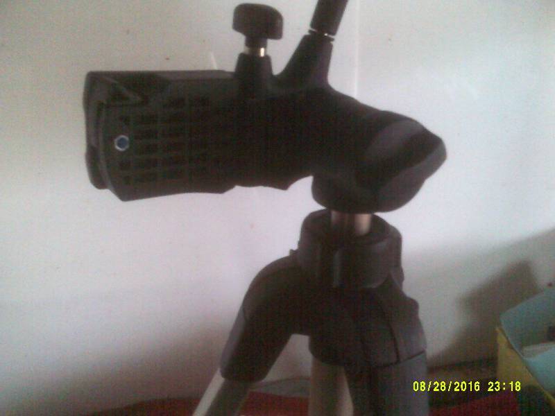 lot 29 image: 6400 UT CAMERA TRIPOD WITH LEVELER