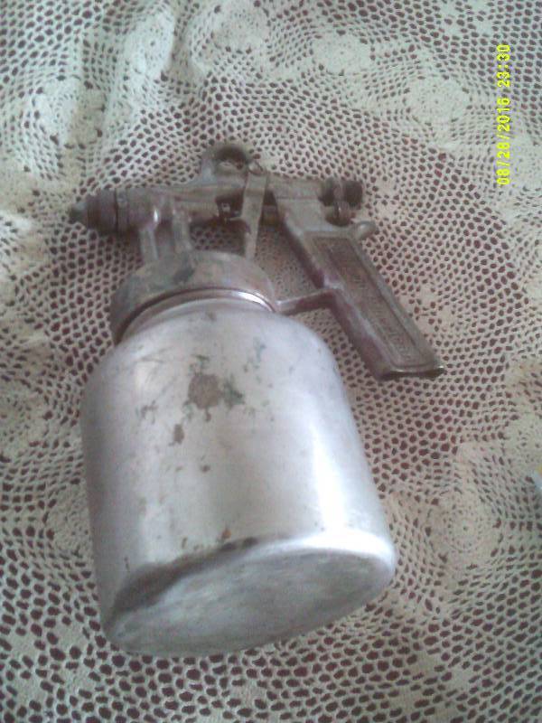 lot 34 image: KELLOGE AMERICAN AIR PAINT SPRAYER