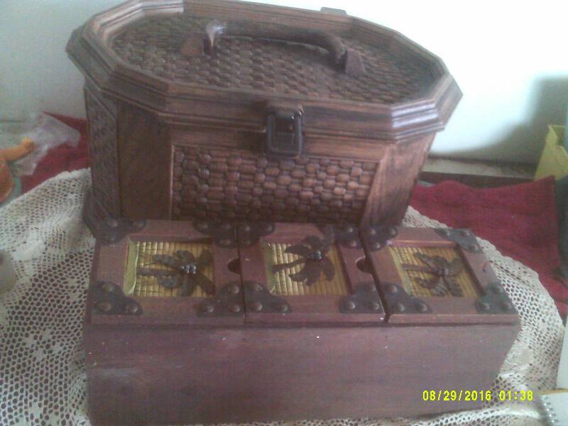 lot 40 image: 2 VINTAGE SEWING BOXES
