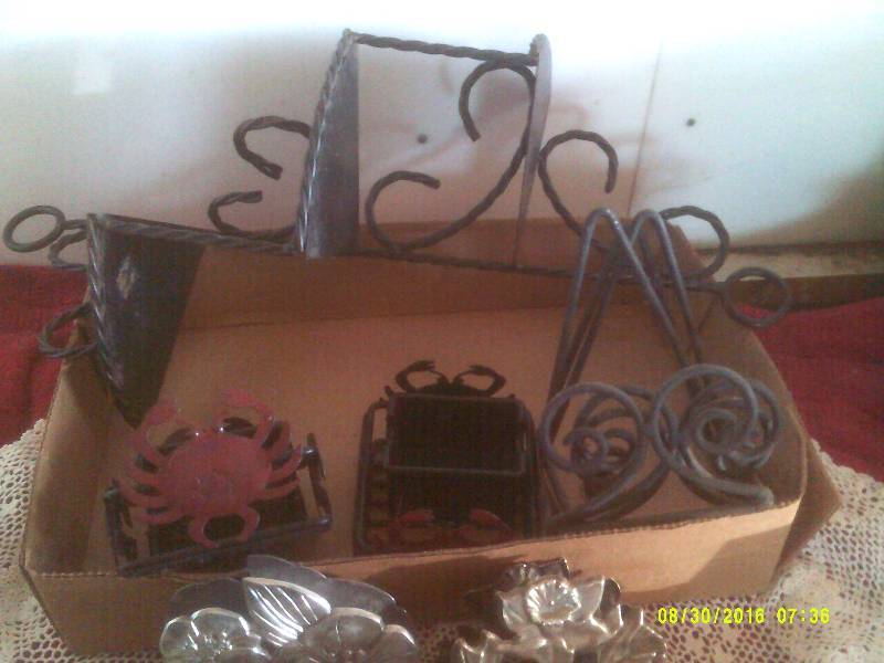 lot 49 image: VINTAGE METAL WARE