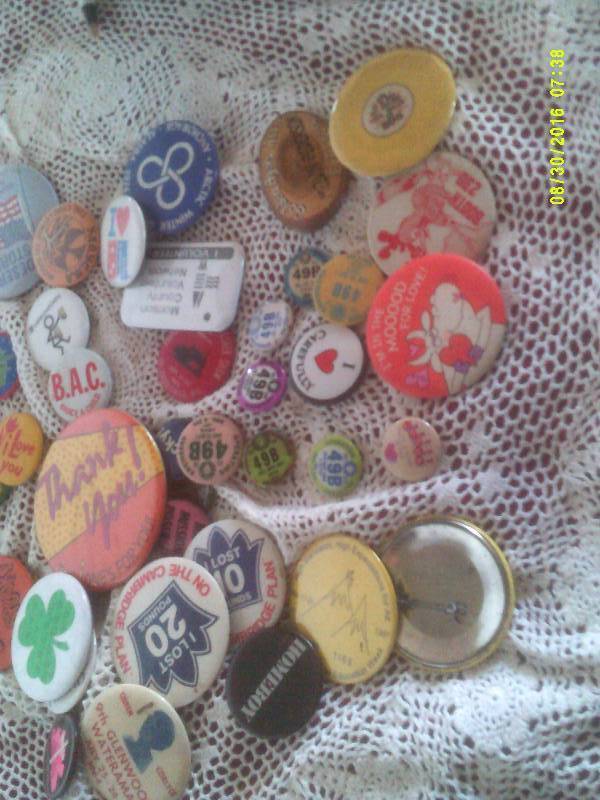 lot 50 image: COLLECTIBLE BUTTONS