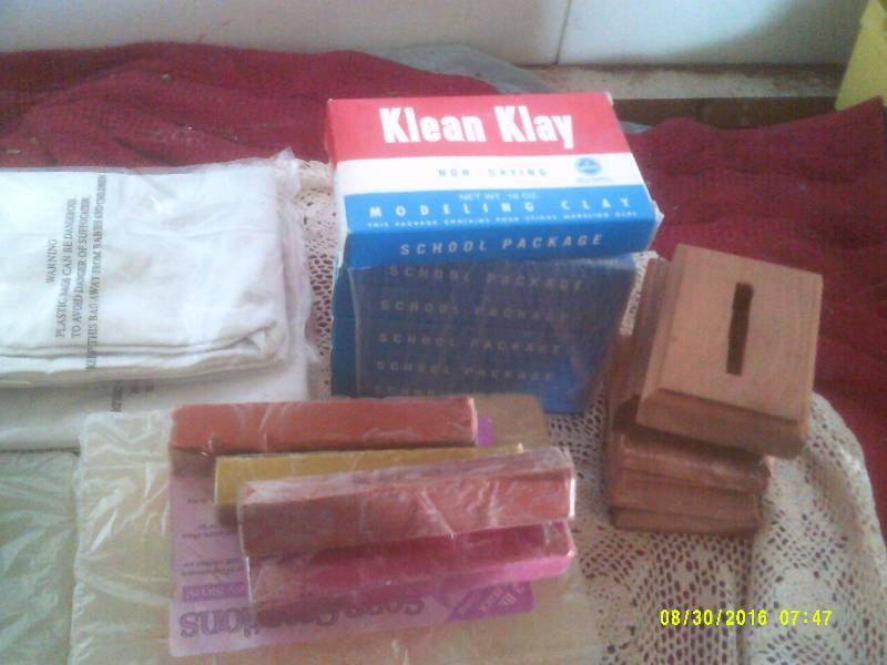 lot 51 image: CRAFTING SUPPLIES