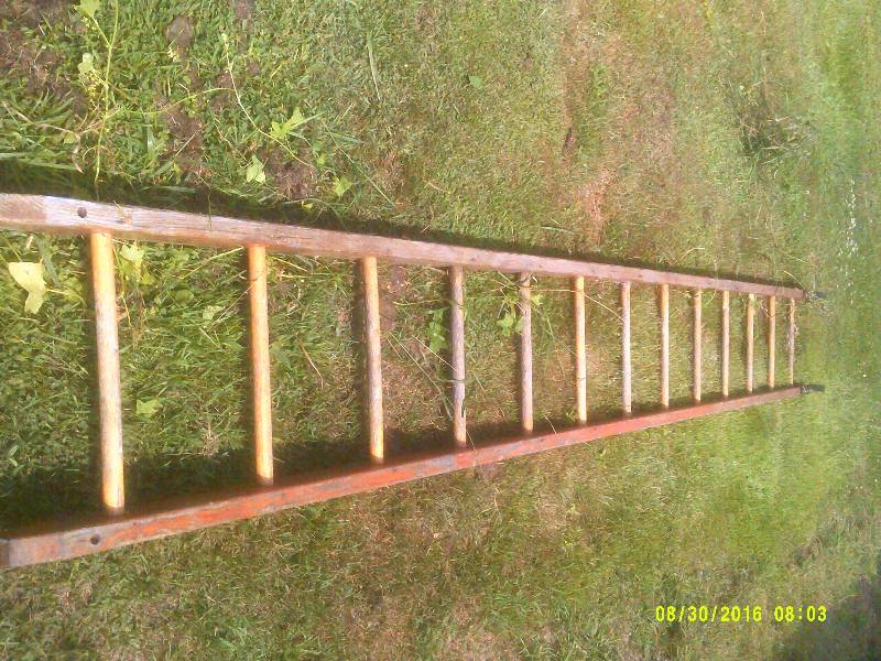 lot 55 image: ANTIQUE WOODEN LADDER
