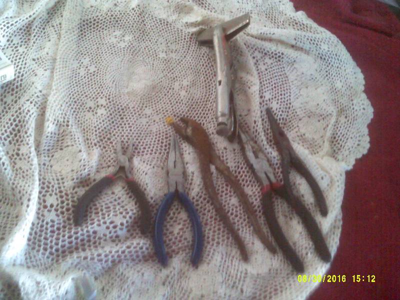 lot 62 image: PLIERS AND CLAMP