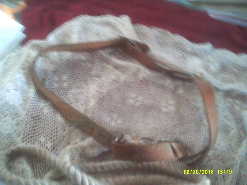 lot 63 image: LEATHER HORSE COLLER AND LEAD ROPE