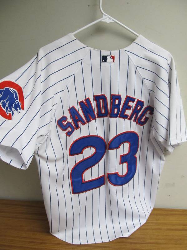 lot 62 image: RYNE SANDBERG Cubs Jersey - Size 48
