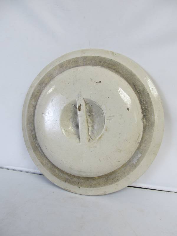 lot 66 image: Antique 4 Gallon Stoneware Crock Lid