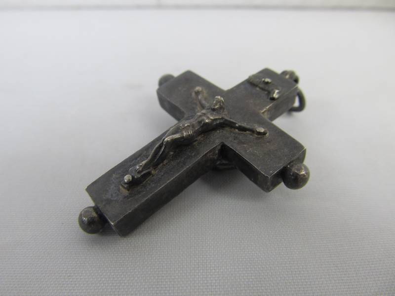 lot 69 image: Antique Sterling Silver Crucifix Locket
