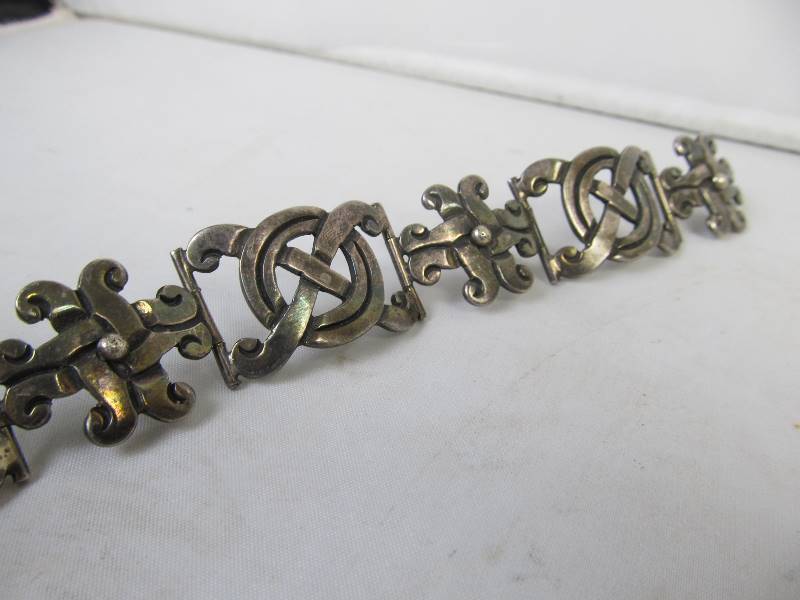 lot 70 image: Old Vintage Southwestern Sterling Silver Link Bracelet 