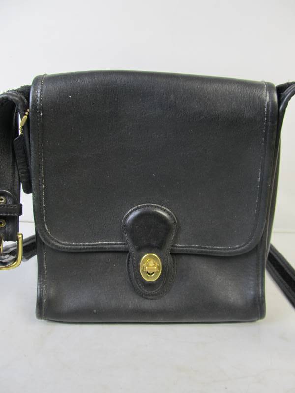 lot 81 image: Authentic Black Leather COACH Purse