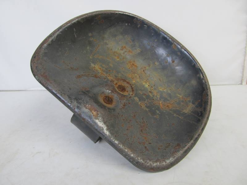 lot 86 image: Vintage Metal Pedal Tractor Seat