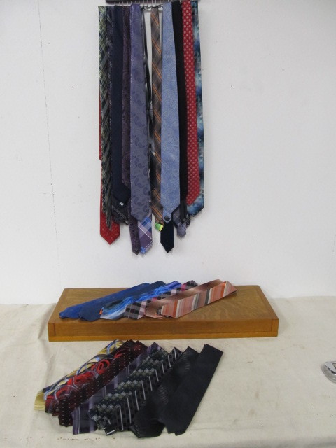 lot 18 image: Large Lot of Assorted Neckties 