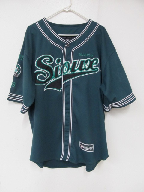 lot 19 image: Sioux Baseball Jersey