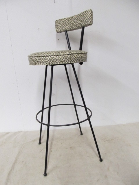 lot 32 image: Mid Century Atomic Style Bar Stool