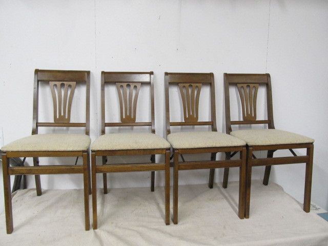 lot 35 image: Set of 4 Mid Century STAKMORE Folding Chairs