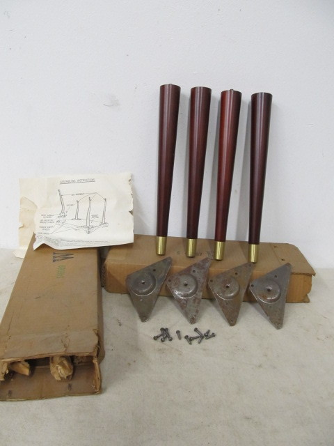 lot 40 image: 2 Sets of 4 Vintage Mid Century Tapered Wood Table Legs