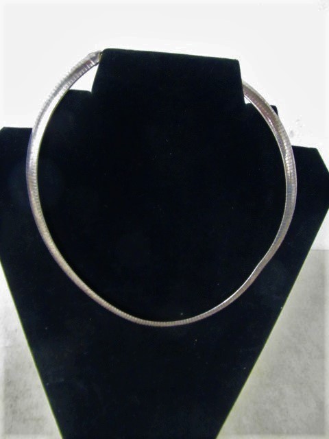 lot 41 image: Vintage Heavy Sterling Silver Italian Necklace