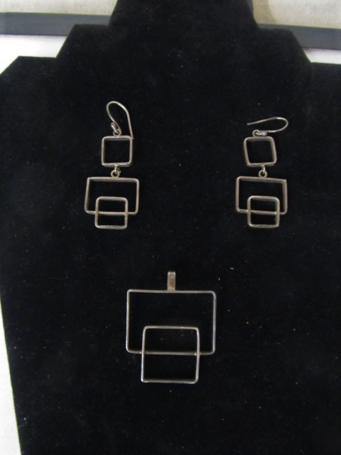 lot 45 image: Vintage Sterling Silver Modernist Earring & Pendant Set