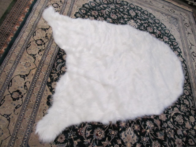 lot 50 image: Mint Condition Faux White Fur RugWall Hanging