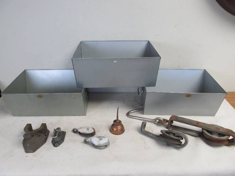 lot 134 image: Lot of Vintage Industrial Items