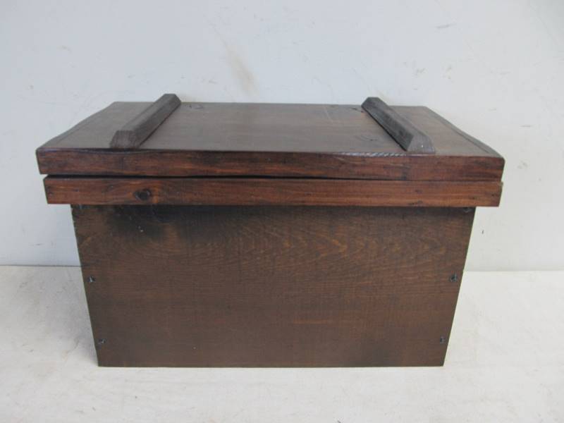 lot 135 image: Mint Condition Handmade Pine Wood Box