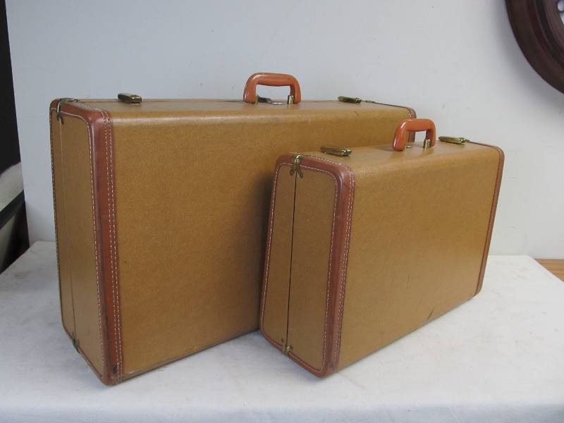 lot 138 image: 2 Nice Vintage Leather SAMSONITE Suitcases