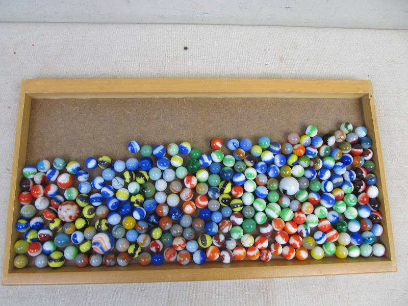 lot 144 image: Nice lot of Old Vintage Marbles
