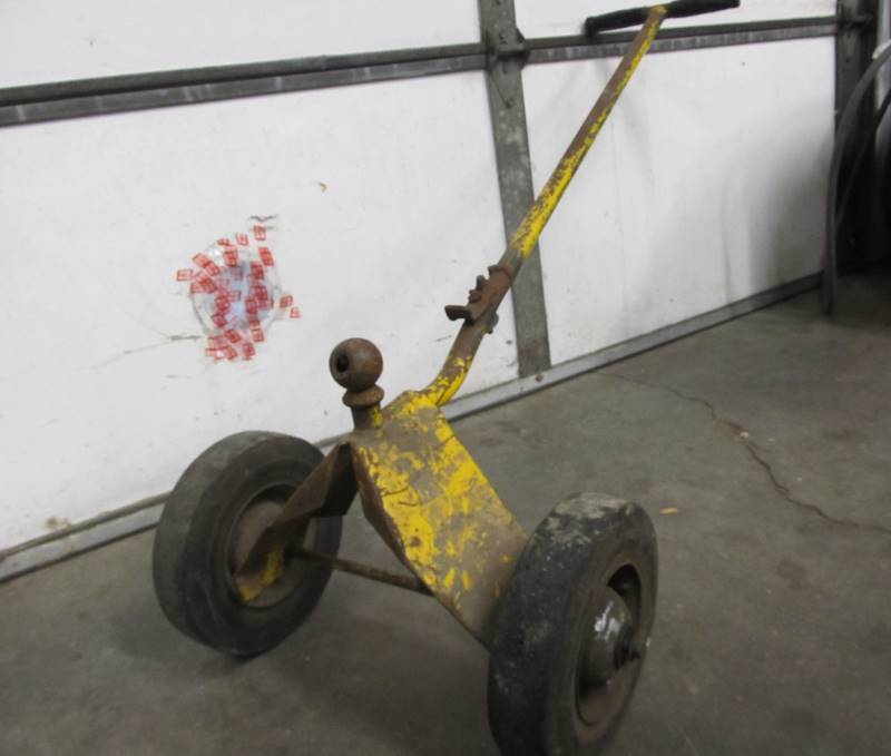 lot 10 image: Heavy Duty Trailer Hitch Dolly