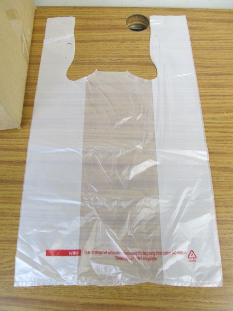 lot 97 image: 1000 NEW Plastic Shopping Bags wHandles