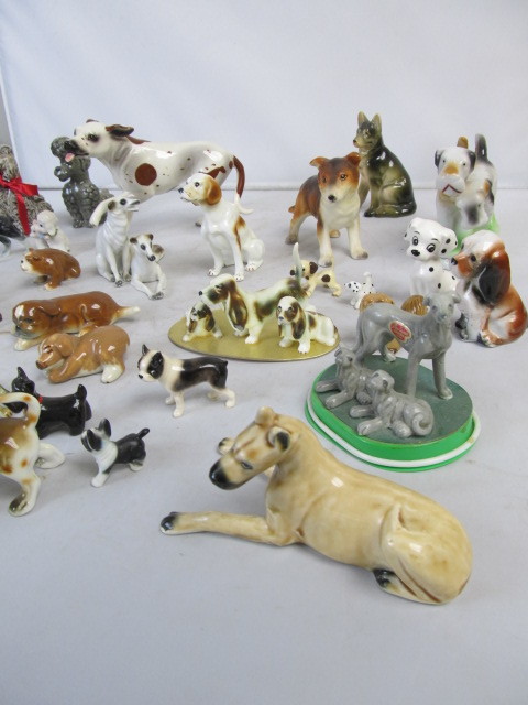 lot 103 image: Nice Collection of Vintage Dog Figurines