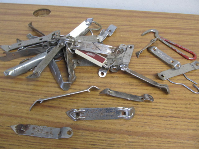 lot 121 image: Lot of Assorted Advertising Beer Openers