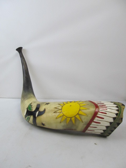 lot 2 image: Vintage Carved Painted Native American Horn