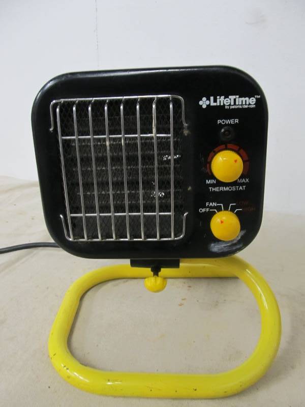 lot 55 image: Working Portable Auto Jump Starter & Heater