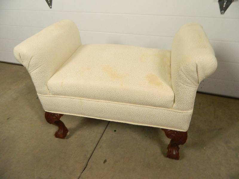 lot 232 image: Cute Little Bench