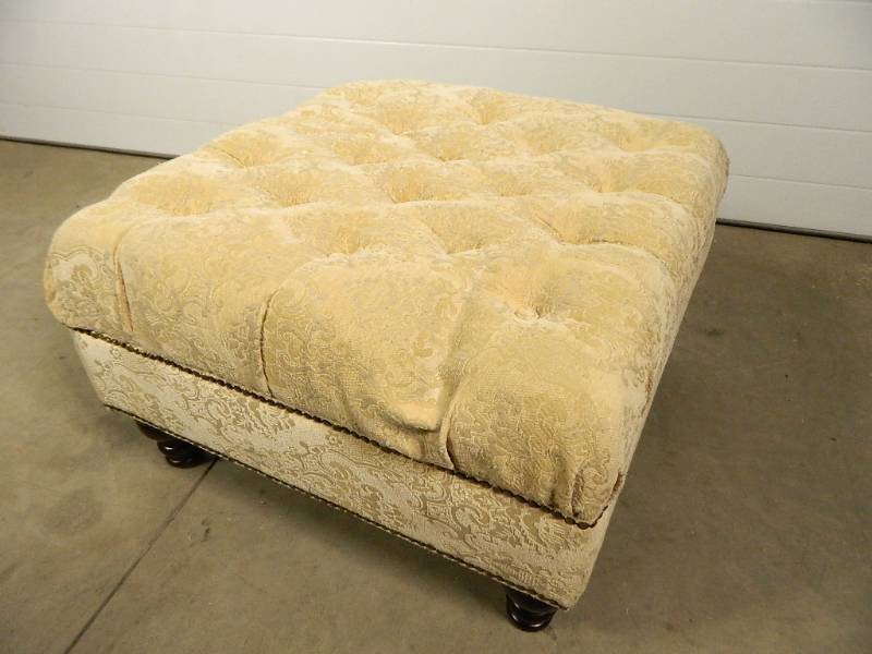 lot 233 image: Cute Ottoman