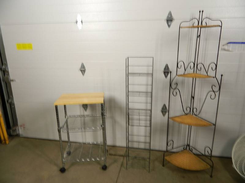 lot 236 image: Folding Shelves and Cart