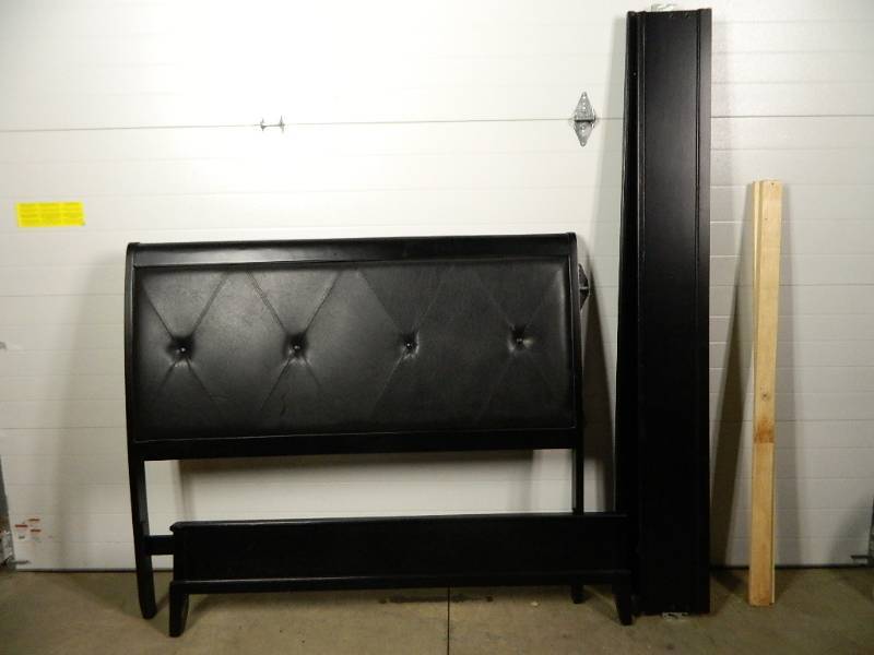 lot 239 image: Queen Bed