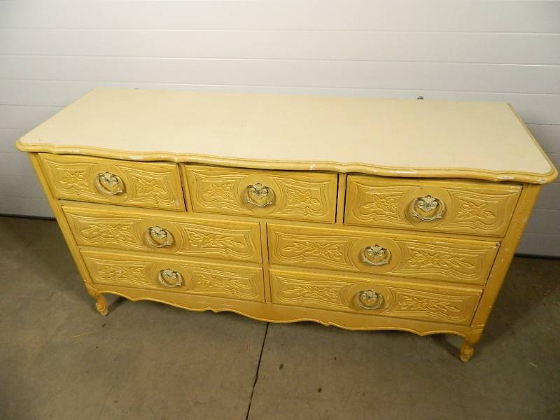 lot 241 image: 7 Drawer Dresser
