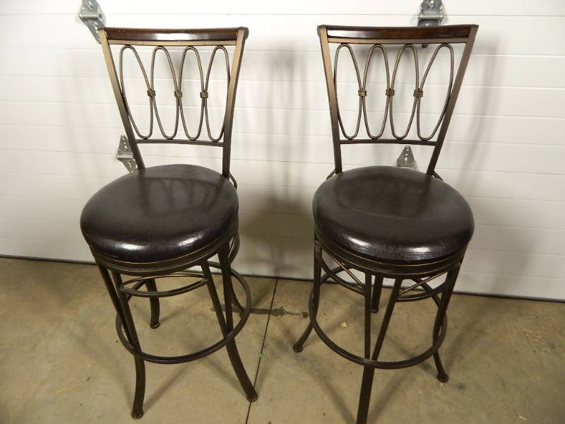 lot 243 image: 2 Heavy Swivel Seat Stools