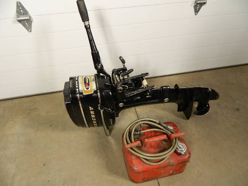 lot 2B image: Mercury 3.9 HP Boat Motor