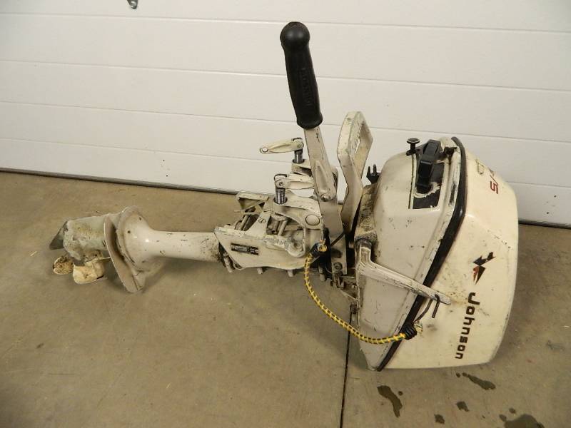 lot 2D image: Johnson 5 HP Boat Motor