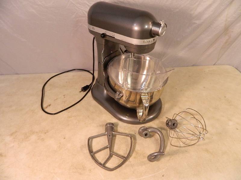 lot 25 image: Kitchenaid Professional 600 Mixer