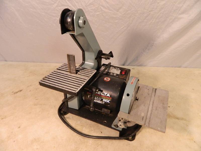 lot 28 image: Delta Belt  Disc Sander
