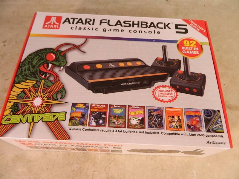 lot 32 image: Atari Flashback 5 System